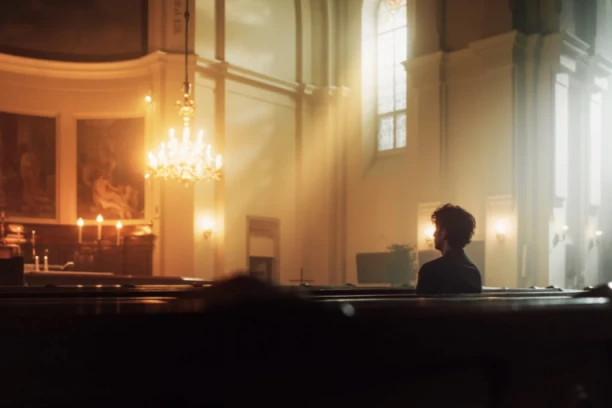 KAKO BI PRAVOSLAVCI TREBALO DA SE PONAŠAJU U DRUGIM CRKVAMA: Sveštenik objasnio pravila i u čemu pravoslavni vernici nikako ne bi smeli da učestvuju