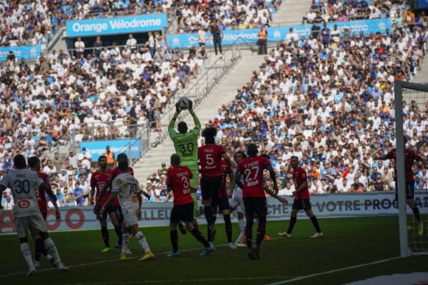 EMOTIVNI OPROŠTAJ NA VELEDROMU: Poslednji ples Stiva Mandande u Marseju?