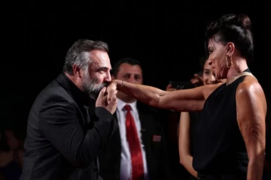 OMILJENU GLUMICU MUŽ JE PREGAZIO KOLIMA - 4 DANA JE LEŽALA U BOLNICI, SVE SE KRILO OD JAVNOSTI! Ali to nije bio kraj njenoj neopisivoj tragediji, evo gde je DANAS! (FOTO)