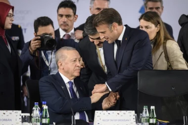 ŠTA IM SAD OVO ZNAČI? Makron i Erdogan se iznenada čuli telefonom!