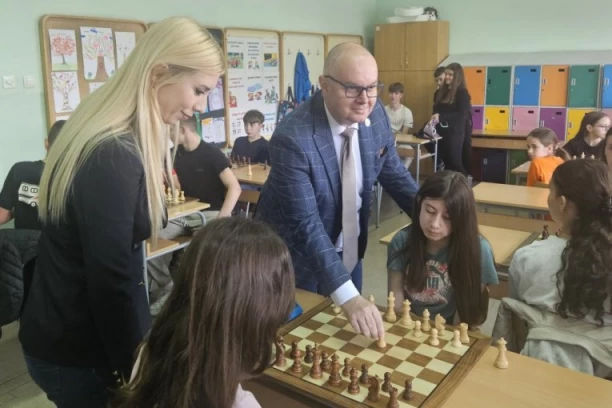 CEREMONIJA KAO PRAZNIK: Održano ekipno prvenstvo osnovnih škola Srbije u šahu