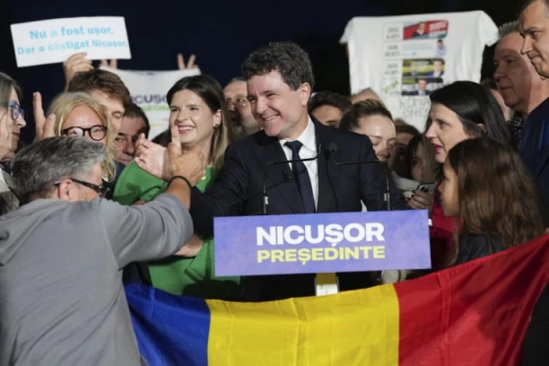 SVE REŠENO U RUMUNIJI: Sudar miljenika Zapada i Rusije na predsedničkim izborima, evo ko OTVARA ŠAMPANJAC! (FOTO)