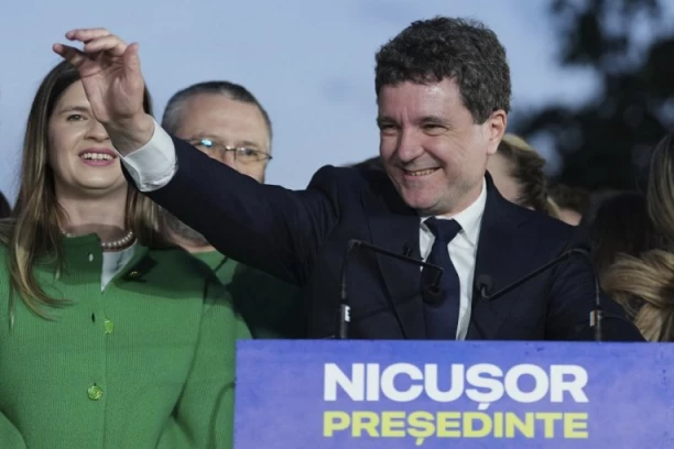 "NEOPHODNO JE DA SE RUMUNIJA RAZVIJA": Zelenski oduševljen pobedom proevropskog miljenika na izborima