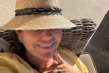 VRUĆI KADROVI SA JAHTE BIVŠE VODITELJKE RTS: Razgolitila se, pa pokazala čime raspolaže!