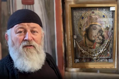 OVO JE ČUDOTVORNA IKONA BOGORODICE KURSKE U TUMANU: Dvojac pokušao da je ukrade pa ih stigla strašna kazna, a sad se pred njom dešavaju čuda (VIDEO)