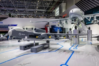 KINESKI MOTHERSHIP UZVRAĆA UDARAC! Zastrašujuće oružje jiu tun može izbaciti 100 kamikaza u trenu - NEVIDLJIV ZA RADARE!