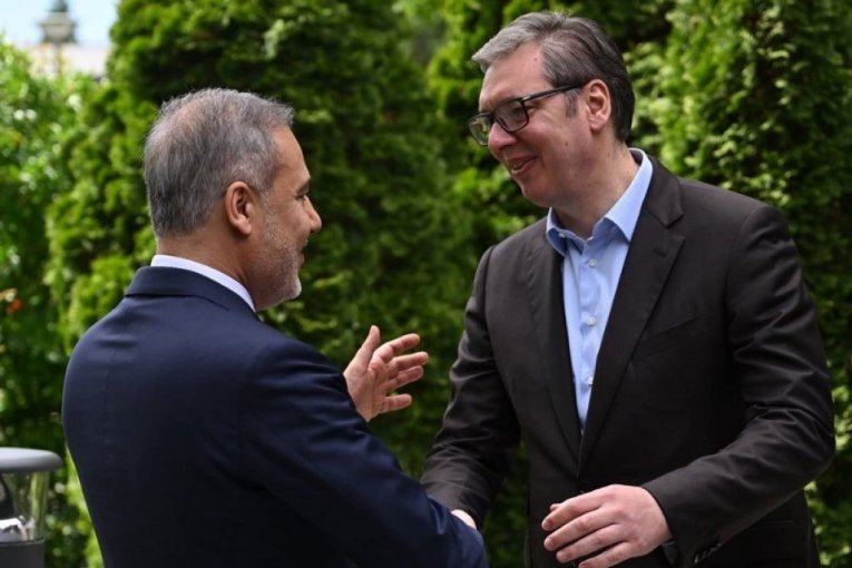 "VEOMA SAM SREĆAN ŠTO JE TURSKA POTVRDILA UČEŠĆE NA EXPO 2027!" Vučić se sastao sa ministrom Hakanom Fidanom! (FOTO)