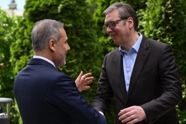 "VEOMA SAM SREĆAN ŠTO JE TURSKA POTVRDILA UČEŠĆE NA EXPO 2027!" Vučić se sastao sa ministrom Hakanom Fidanom! (FOTO)