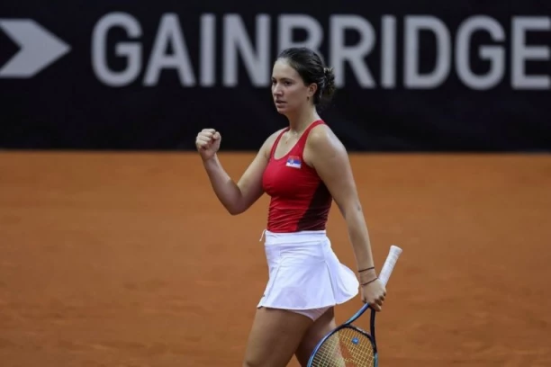 MLADA SRPKINJA GAZI STOPAMA ANE IVANOVIĆ: Plasirala se u drugo kolo Rolan Garosa!