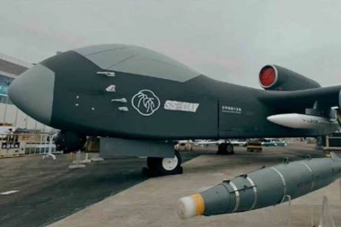 AU, KINA SPREMA RAZARAJUĆI DRON-NOSAČ OD KOG STREPI ČITAV SVET! Ovakvu nadmoć još niko nije osetio - ledi se krv u žilama! (VIDEO)