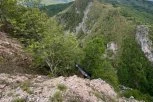 OTAC I SIN PALI U PROVALIJU NA IZLETU! Muškarac poginuo, dete teško povređeno!