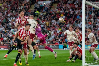 HAKOVAN TVITER ČUVENOG ENGLESKOG KLUBA! Brutalno VREĐALI kapitena velikog rivala pred finale!