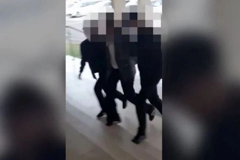 SVI "MUVALI" SA BIVŠOM GRADONAĆELNICOM NIŠA! Pogledajte kako su uhapšeni vlasnici konsultantskih agencija iz Beograda, Sjenice, Zrenjanina i Sečnja! (VIDEO/FOTO)