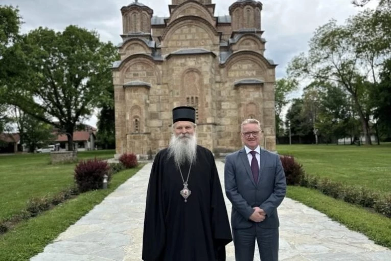 SRBI NA KOSOVU ŽIVE U STRAHU, A SVETINJE SU BEZ ZAŠTITE: Vladika Teodosije upozorio novog šefa Misije OEBS-a na sve pretnje koje unose nemir