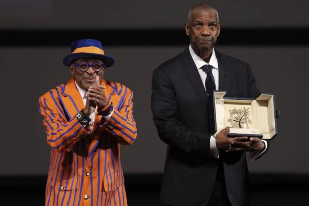 INCIDENT U KANU! Denzel Vošington dobio nagradu, pa ŽESTOKO urlao na novinara! (VIDEO)