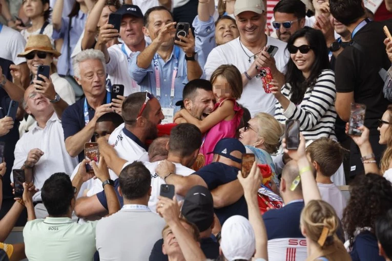 NEDOPUSTIVO PONAŠANJE NOVAKOVE ĆERKE NA METI KOMENTARA: Jelena priznala da se teško nosi sa njom!