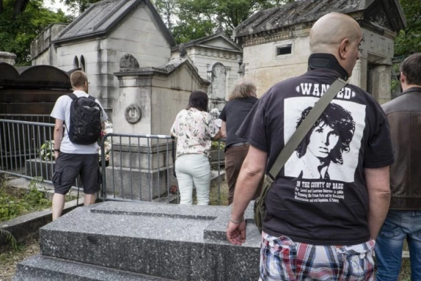 OSKRNAVILI GROB LEGENDARNOG PEVAČA, a posle 37 godina desio se ŠOK-OBRT! (FOTO)