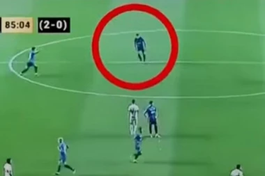 HODAO JE PO TERENU I ZATIM SE SAMO SRUŠIO: Smrt koja se desila prošle godine, a i dalje boli fudbalski svet! (UZNEMIRUJUĆI VIDEO)