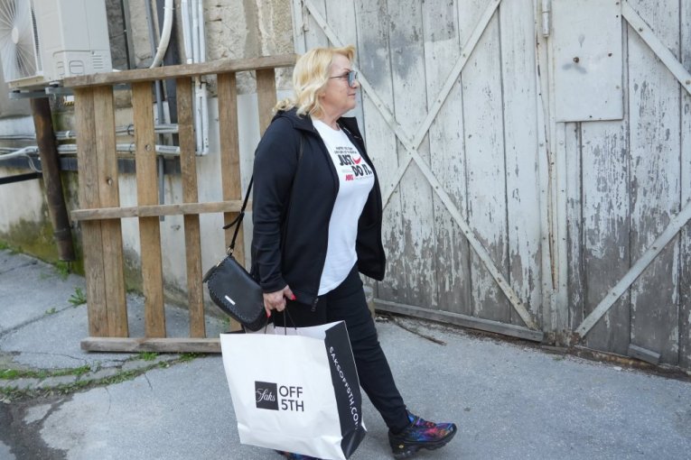 Snežana Đurišić nosi patike kao Desingerica