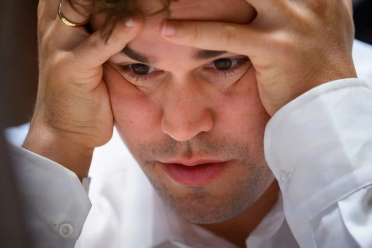 MAGNUS KARLSEN U SUKOBU SA SVETOM: To možda nije bila najbolja strategija!