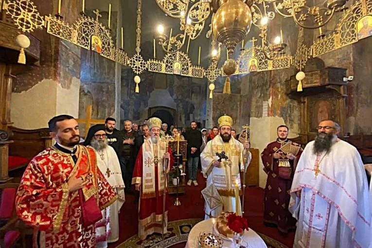 SVETI SAVA PONOVO OKUPIO NAROD U SVOJOJ SVETINJI: Veličanstveno sabranje pod svodovima Mileševe