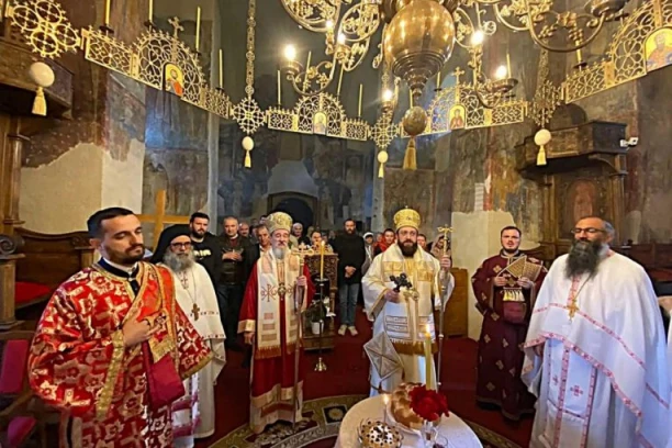 SVETI SAVA PONOVO OKUPIO NAROD U SVOJOJ SVETINJI: Veličanstveno sabranje pod svodovima Mileševe