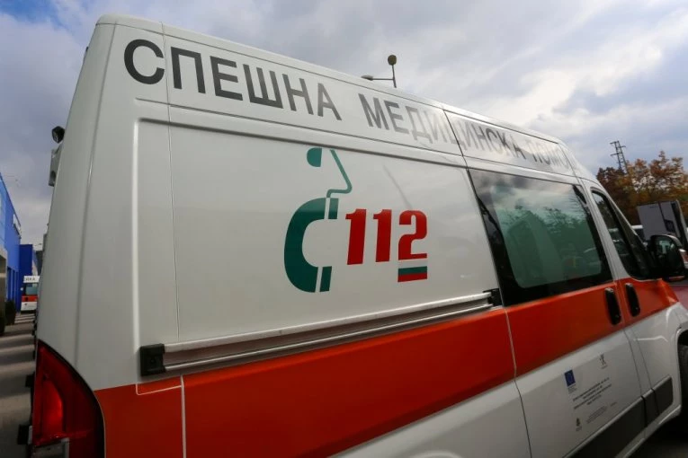 UKRAJINSKI AUTOBUS OSTAO BEZ GORIVA, PA PREGAZIO PUTNIKE! Dvoje ljudi stradalo, vozilo završilo u jarku! (FOTO)