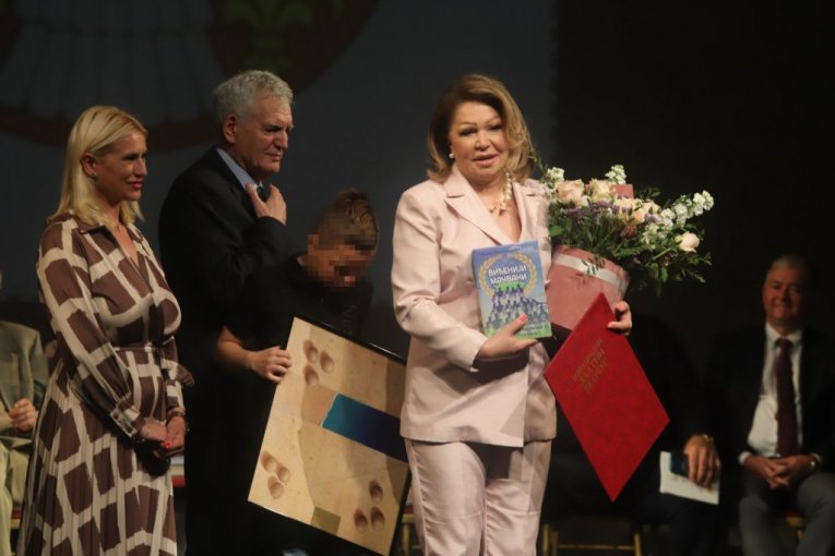 Neda Ukraden primila nagradu za životno delo