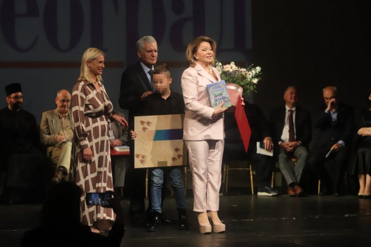 Neda Ukraden primila nagradu za životno delo