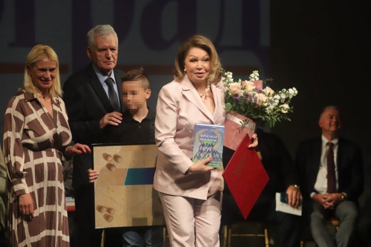 Neda Ukraden primila nagradu za životno delo