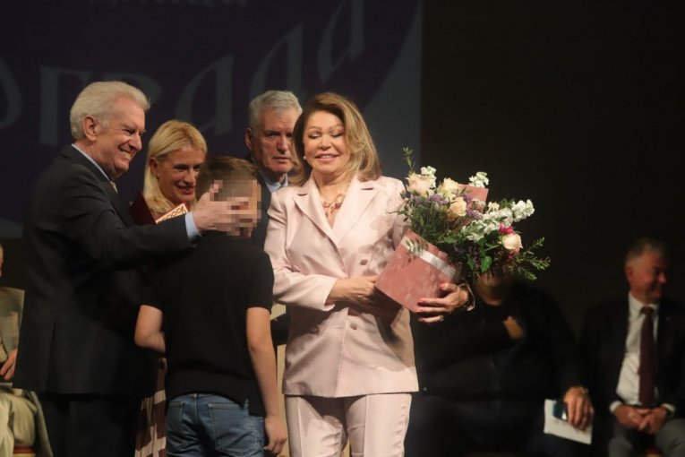 Neda Ukraden primila nagradu za životno delo