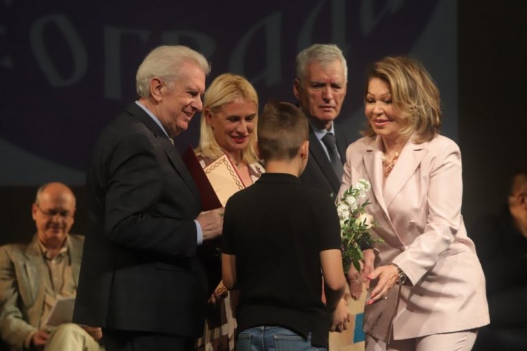 Neda Ukraden primila nagradu za životno delo