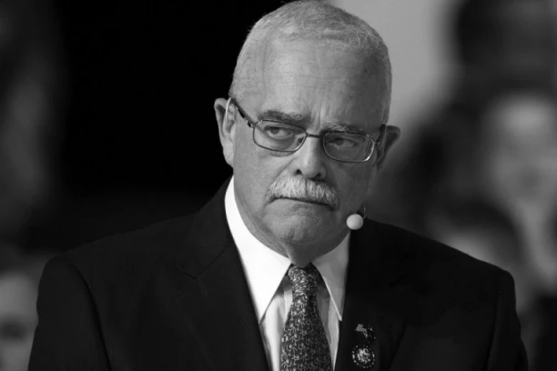 PREMINUO POZNATI POLITIČAR: Pre dve godine u njegovu kancelariju upao je muškarac sa PALICOM I IZUDARAO JE SVE OKO SEBE!