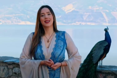 DA LI ĆE OVA PESMA NADMAŠITI NUMERU "VESELI SE SPRSKI RODE": Danica Crnogorčević otpevala stihove VELIKOG srpskog duhovnika