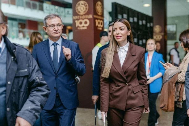 "POHVALJUJEM PODRŠKU DRŽAVE"! Adrijana Mesarović obišla Poljoprivredni sajam u Novom Sadu! (FOTO)