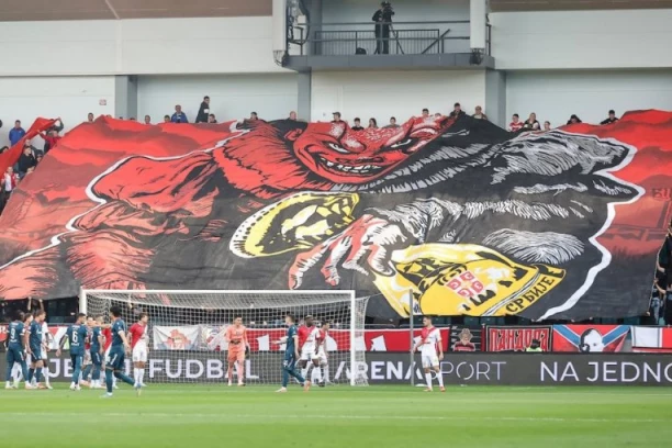 FIRMA PECNULA DELIJE SLAVNIM LIKOM IZ TELENOVELE KOJU SMO OBOŽAVALI: Sjajna koreografija i posebna poruka! (VIDEO+FOTO)