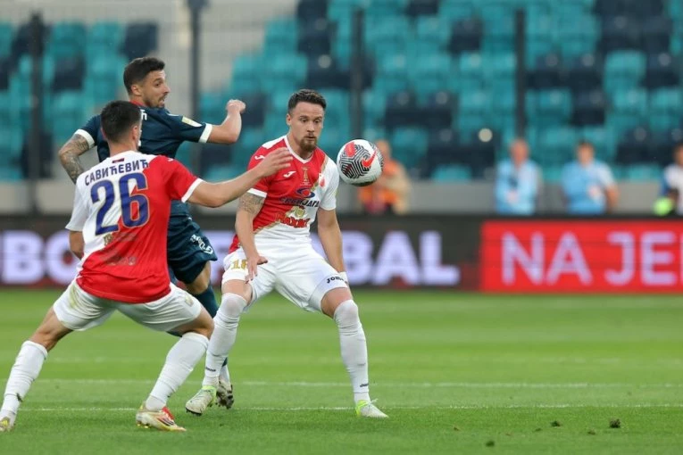 "LALE" NA IVICI SUZA: Pogledajte kako su "Firmaši" tešili igrače Vojvodine nakon poraza (VIDEO)