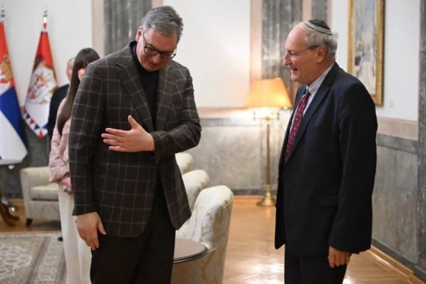 "DOK SU DRUGI OKRETALI GLAVU, ON JE GOVORIO ZNANJEM I SRCEM"! Vučić posele sastanka sa Zurofom: "Zahvalani na svemu što je učinio za istinu o stradanju srpskog naroda u Jasenovcu"! (VIDEO)