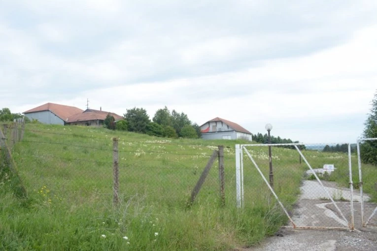 KUĆA VAM NIJE UPISANA U KATASTAR, A ZEMLJIŠTE JESTE? Evo šta to tačno znači i koje korake vlasnik MORA da preduzme!