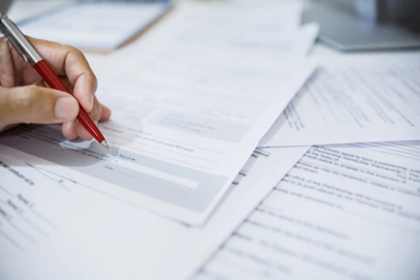 OVE DETALJE O NOVIM MERAMA ZA KREDITE MORATE DA ZNATE! Kamate na istorijskom minimumu, a OVO na snagu stupa već sutra!