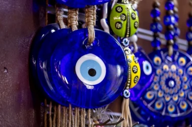 MNOGI U SVOM DOMU IMAJU OVAJ PREDMET, A NISU SVESNI ŠTA ZNAČI: Ruski sveštenik upozorava - da li je ovo "amajlija" koja štiti dom?