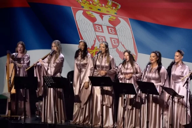 NJIHOVE NOTE LEČE DUŠU I ČUVAJU NAŠE PRAVO BLAGO! Srpski biseri iz Manastira Fenek spajaju duhovno, tradicionalno i patriotsko! (VIDEO)