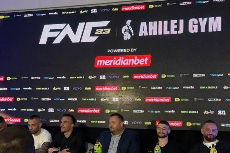 POTPUNI HAOS NA PRES KONFERENCIJI FNC: Ne zna se ko koga napada - jedva izbegnuta opšta šorka! (VIDEO)