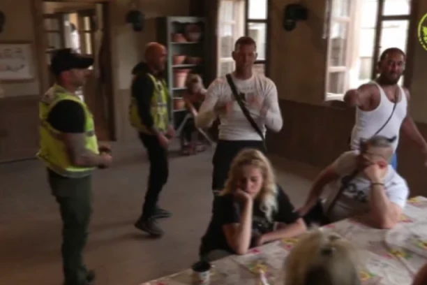 RUSVAJ NA "FARMI": Obezbeđenje OPKOLILO imanje, učesnici na korak od FIZIČKOG OBRAČUNA!