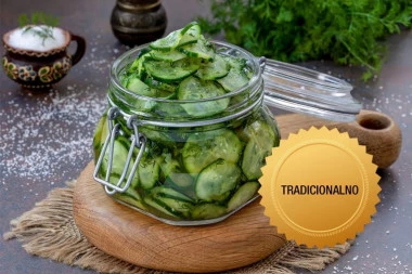 BAKINA SALATA OD TIKVICA KOJU NEĆETE PRESTATI DA PRAVITE: Uz malo parmezana i parče domaćeg hleba, ovo je savršen, lagan letnji obrok