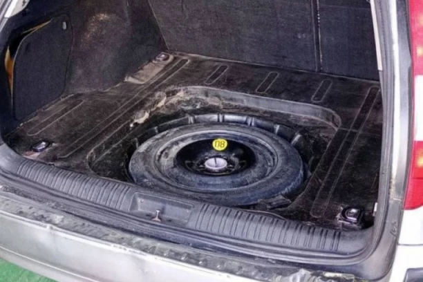 NOVO HAPŠENJE U BORBI PROTIV KORUPCIJE! Uhvaćen na izlazu iz Srbije!