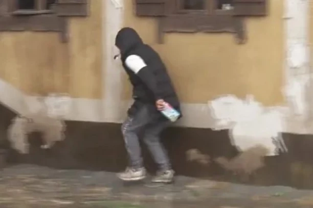 UHVATILI LOPOVA NA DELU! Kristijan Golubović ALARMIRAN, opšta POMETNJA na imanju u Šimanovcima! (VIDEO)