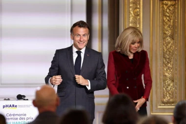 "ZADIRKIVAO SAM JE, A ISPALA JE KATASTROFA": Oglasio se Emanuel Makron posle "ŠAMARA" koji je dobio od supruge Brižit (VIDEO)