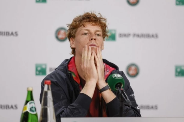 NOVINARI REŠETALI SINERA: Uoči starta Rolan Garosa - Italijanu se jedno pitanje posebno nije svidelo! (VIDEO)