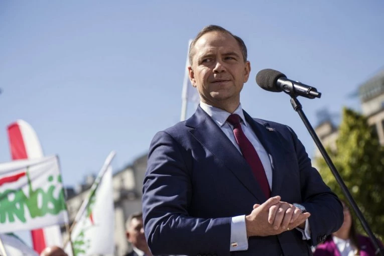 TESNO I NEIZVESNO DO SAMOG KRAJA! U Poljskoj na izborima pobedio Trampov miljenik Karol Navrocki!